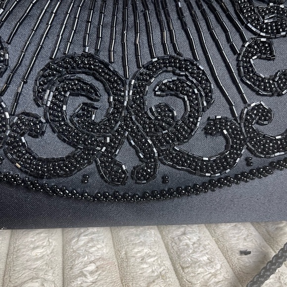 La Regale Elegant Black Beaded Wristlet - Picture 2 of 9